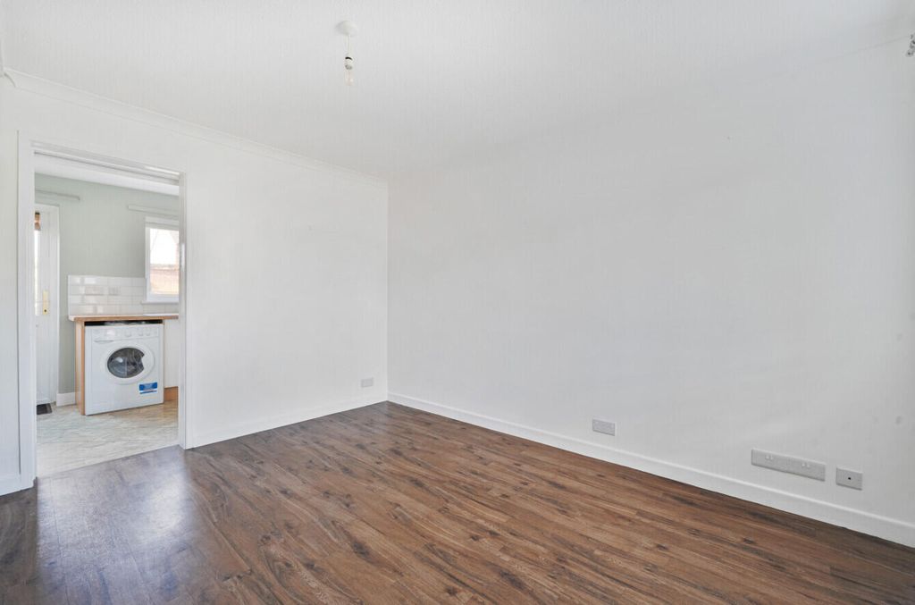 Property photo 2 of 17 Utility Room