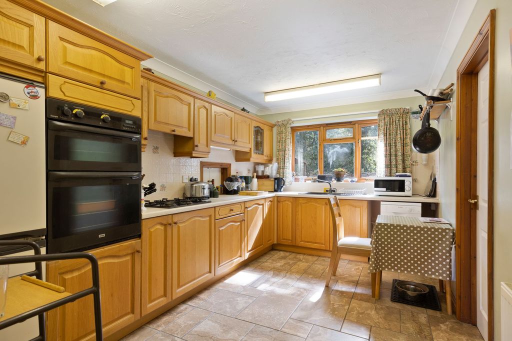 Property photo 3 of 11