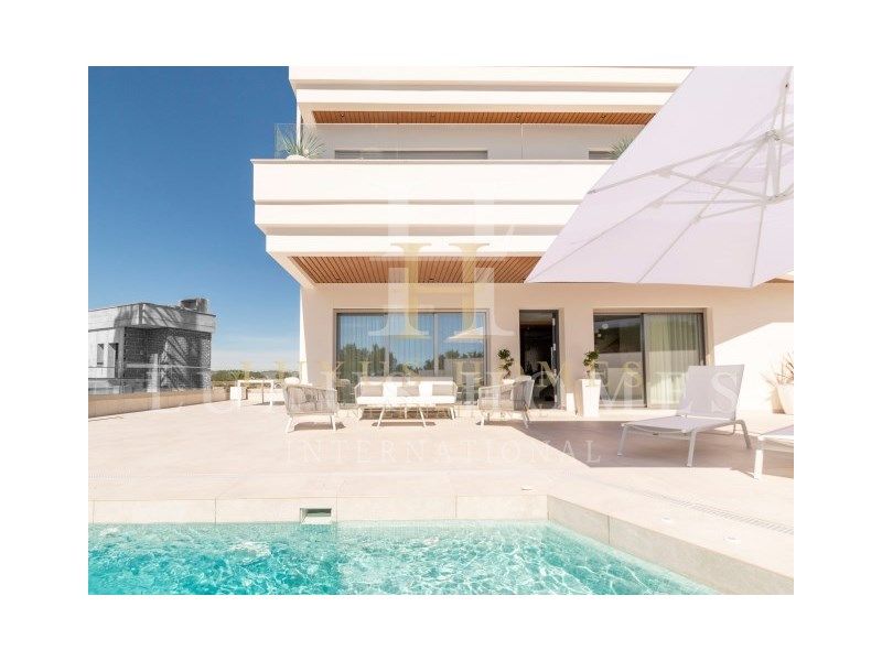 Property photo 2 of 32