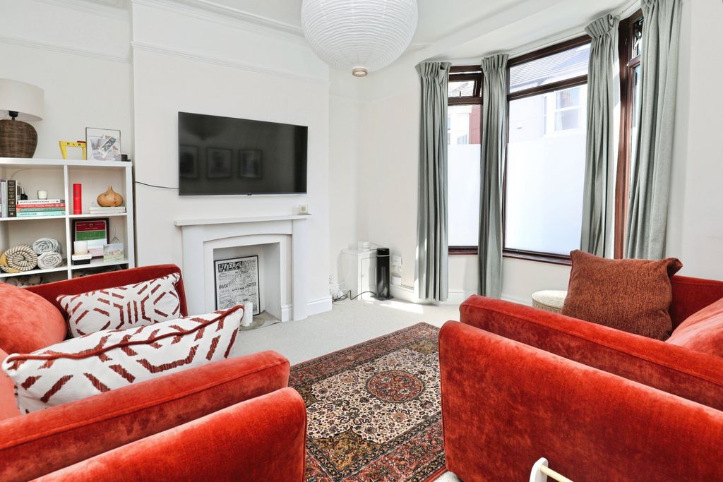 Property photo 2 of 14 Lounge