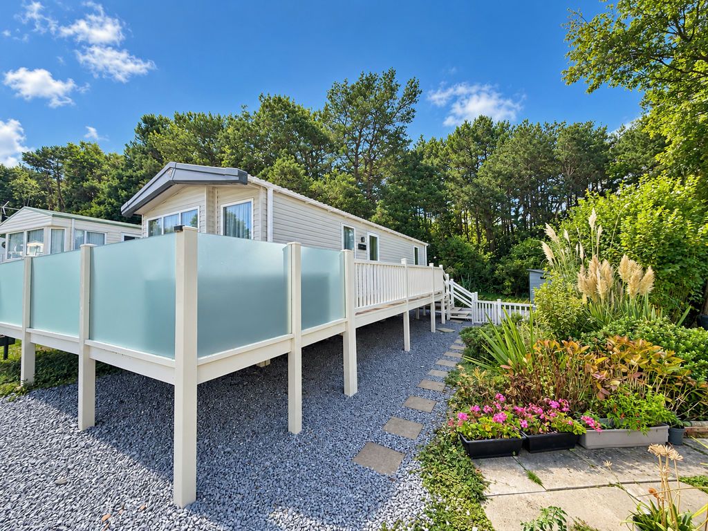 Property photo 1 of 14 Front