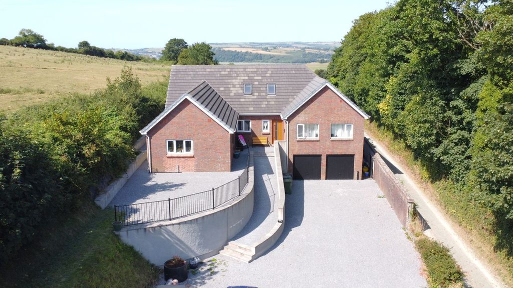 Property photo 2 of 24