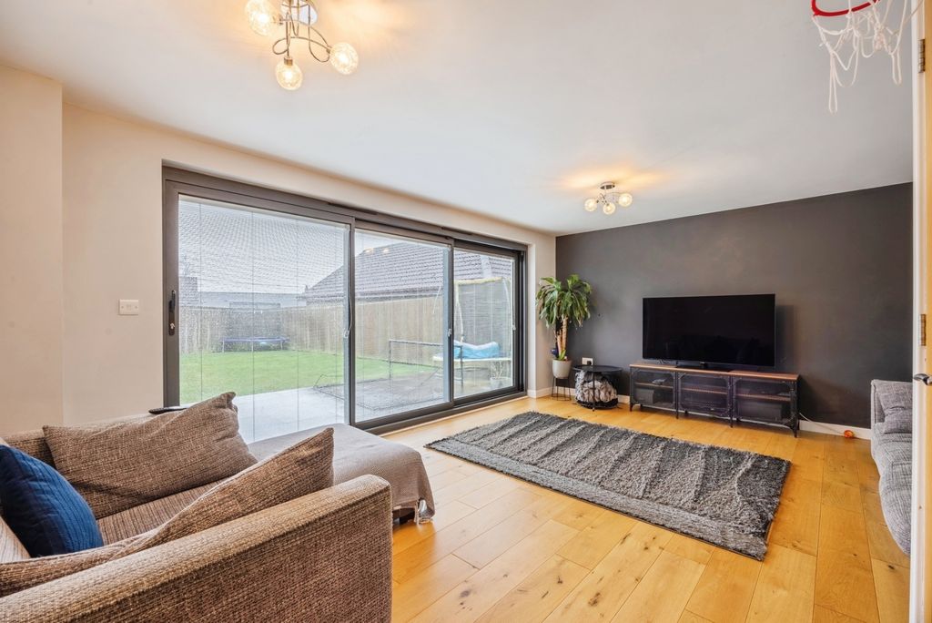 Property photo 2 of 22 Pbox-Img.Jpg