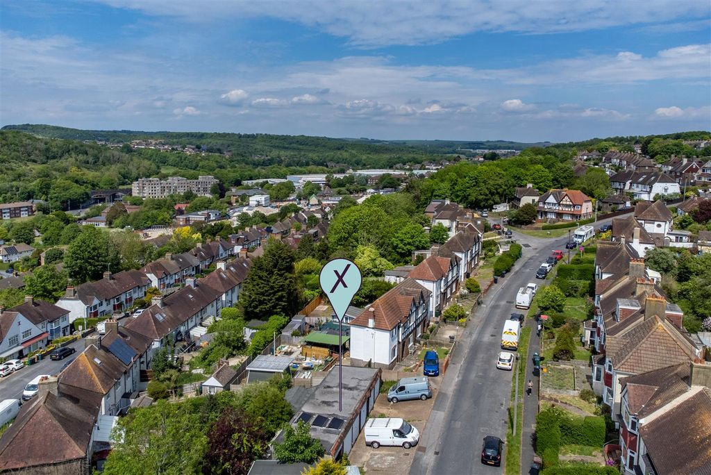 Property photo 2 of 5 Aerial Position