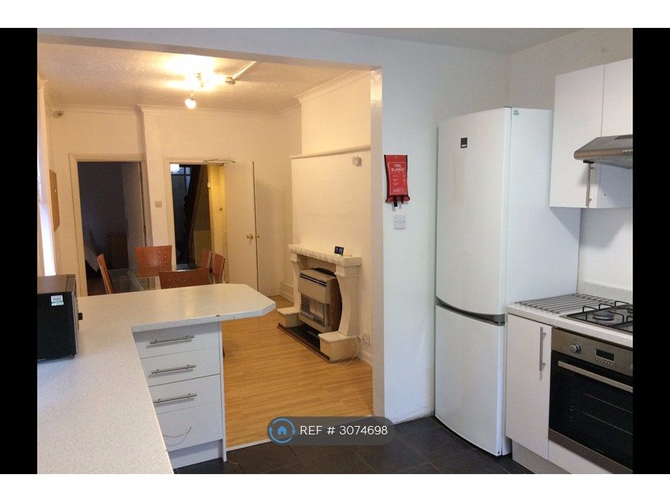 Property photo 3 of 11 Kitchen Diner