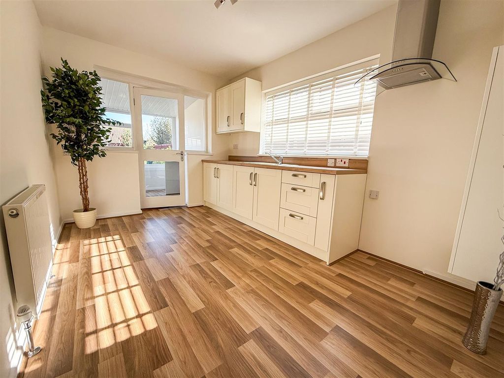 Property photo 3 of 18 Kitchen/Diner