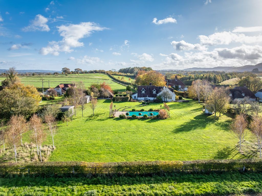 Property photo 3 of 24 Gardens