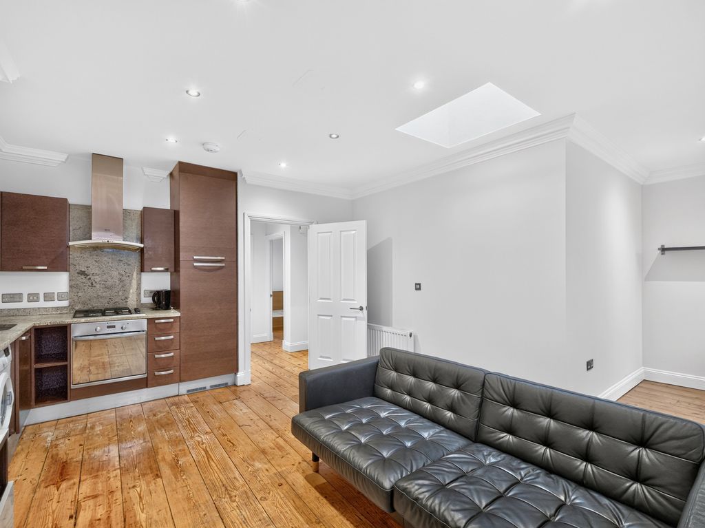 Property photo 1 of 20 Reception/Kitchen