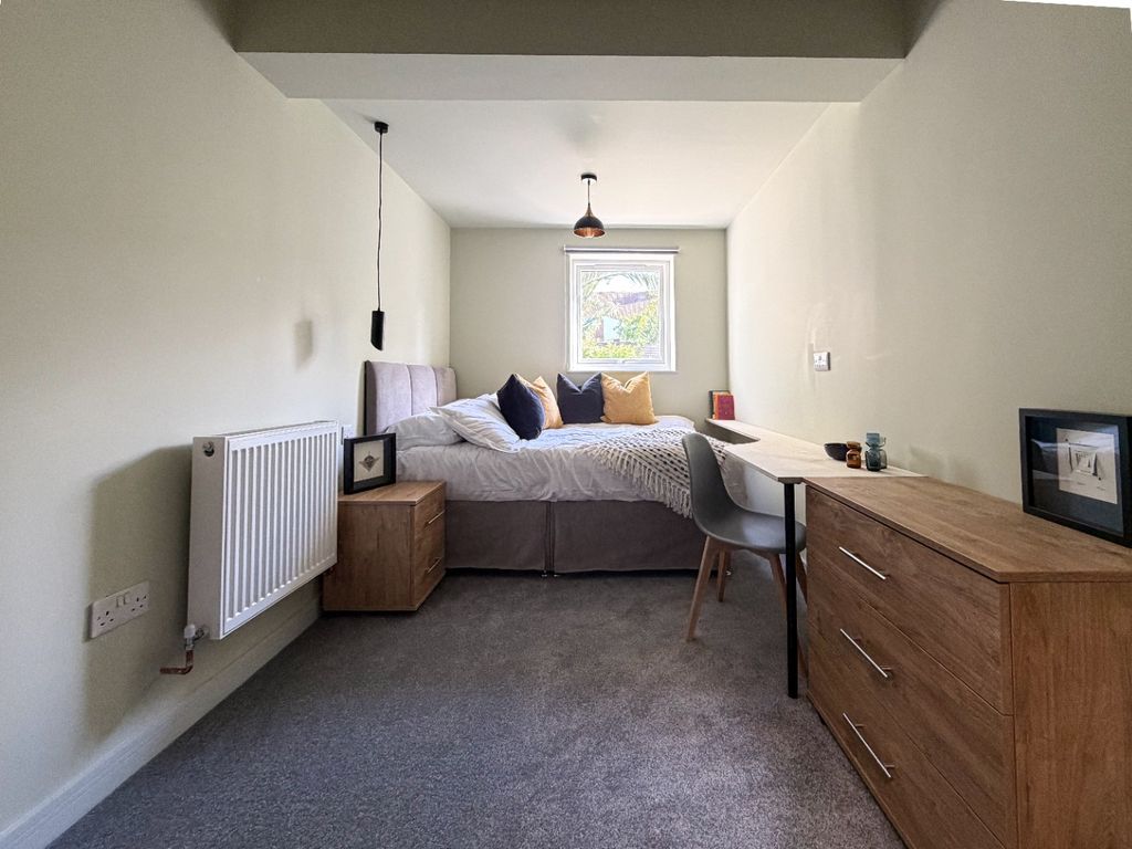Property photo 3 of 8 5251633