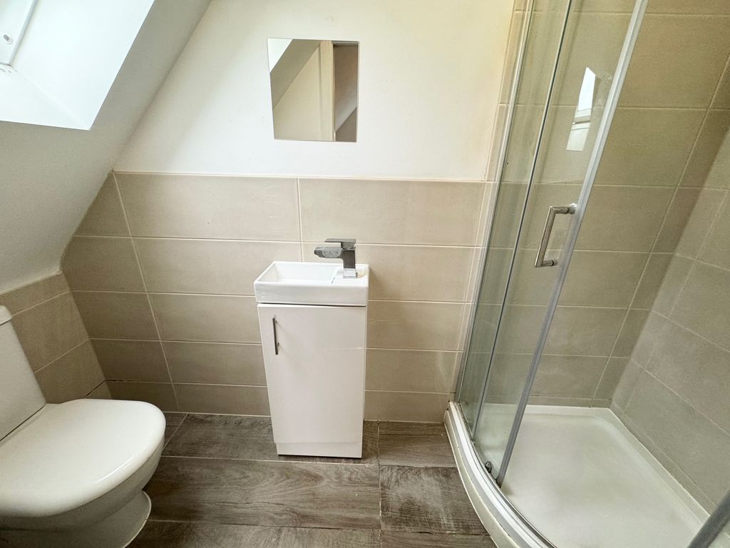 Property photo 3 of 10 En-Suite Bathroom