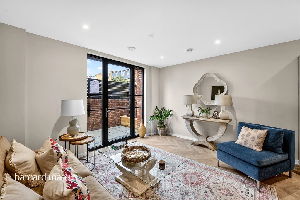 Property photo 2 of 18