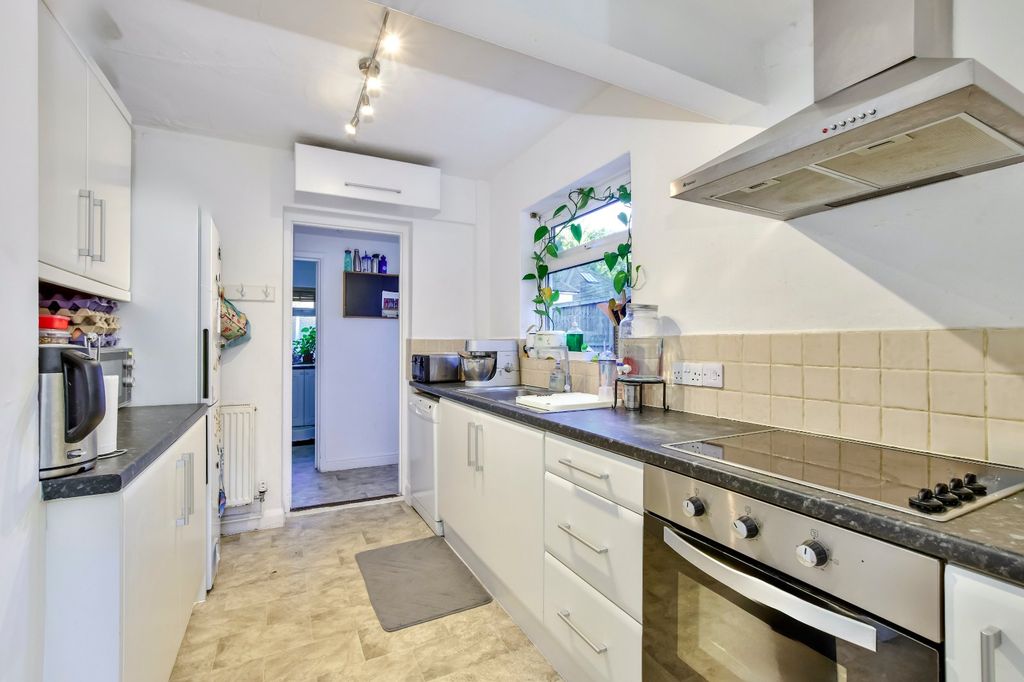 Property photo 2 of 10 Kitchen