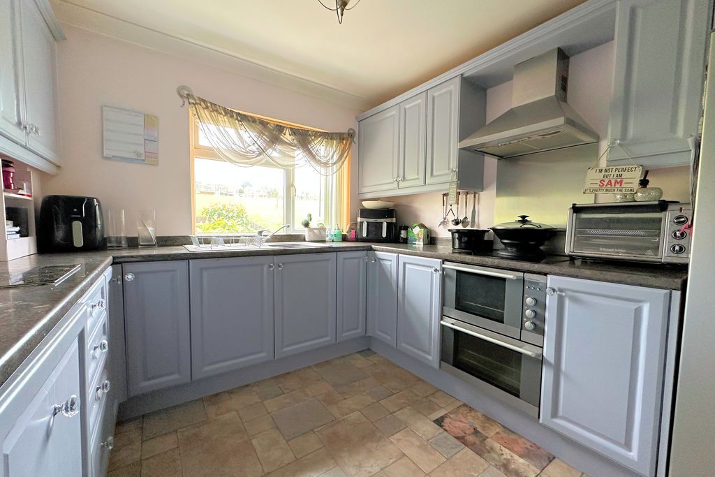 Property photo 2 of 26 Kitchen/Diner