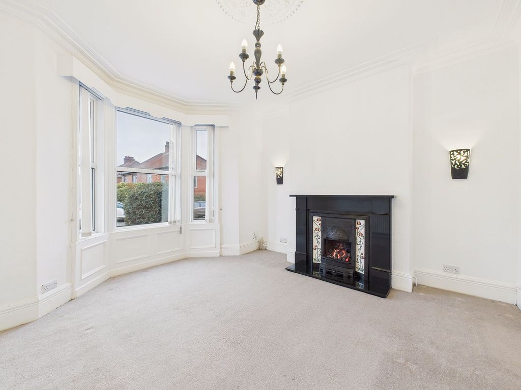 Property photo 2 of 12 Lounge