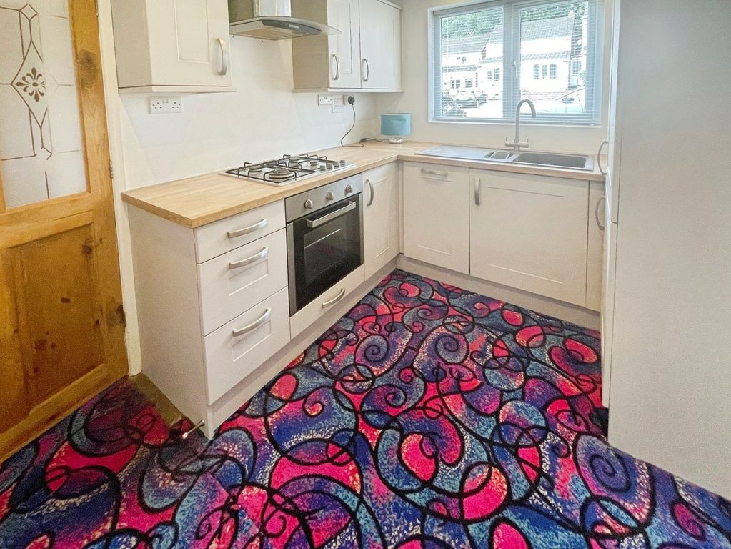 Property photo 3 of 15 Kitchen