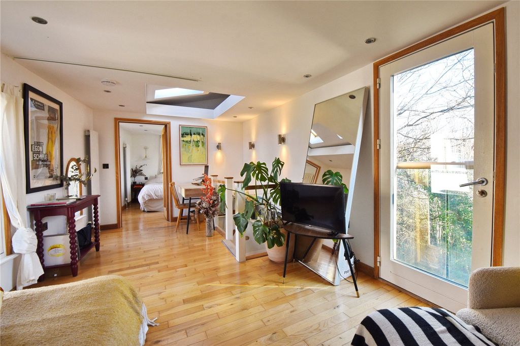 Property photo 3 of 18 Picture No. 19