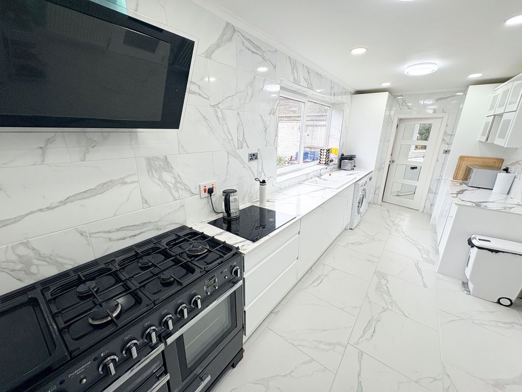 Property photo 2 of 13 Photo 16