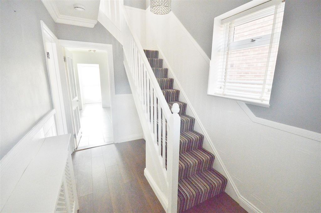 Property photo 2 of 16 Entrance Hallway