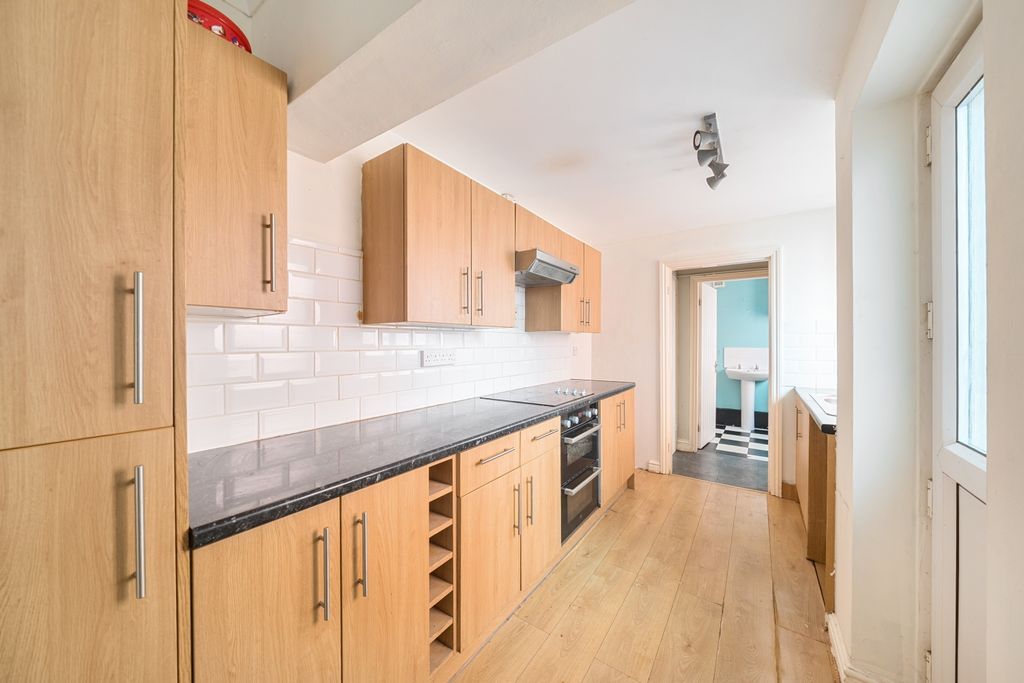 Property photo 3 of 19 1395756-9-695Ba108Ad12F