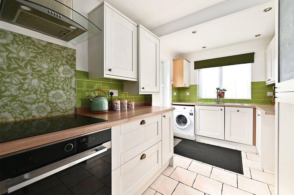 Property photo 2 of 16 Picture No. 11