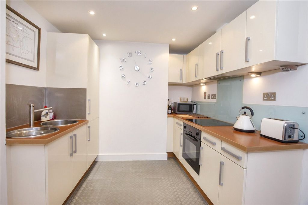 Property photo 3 of 8 Picture No. 05