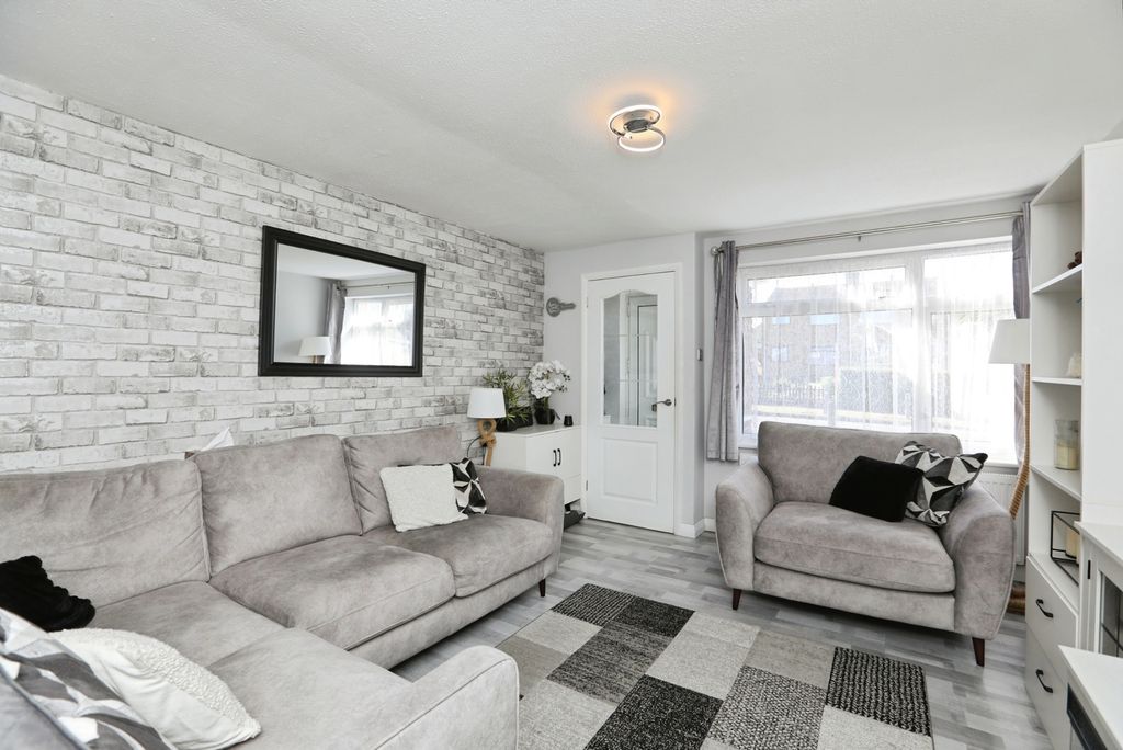 Property photo 2 of 17 Pbox-Img.Jpg