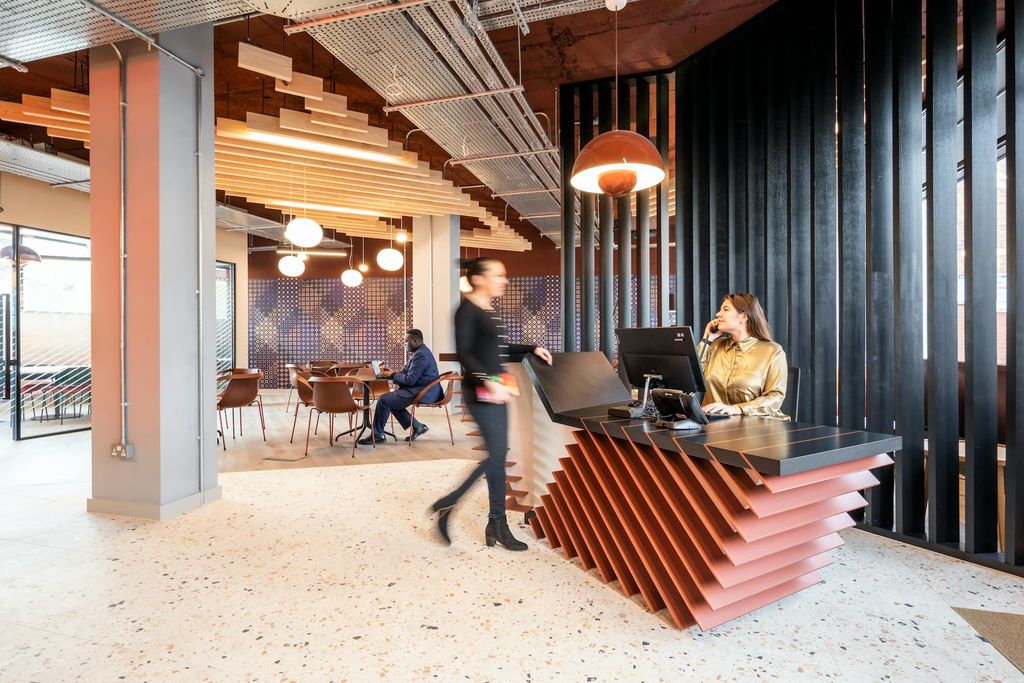 Property photo 2 of 12 Saundershouseealing_006.Jpg