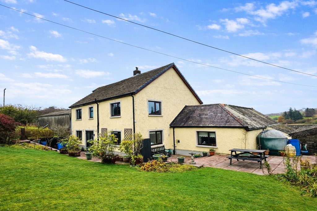 Property photo 2 of 25