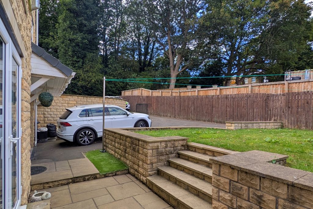 Property photo 3 of 21 Croft View Ewemove Brighouse (29)