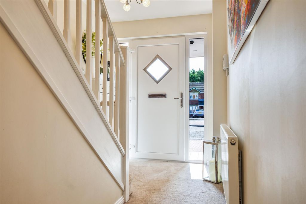 Property photo 2 of 26 2- Hallway.Jpg
