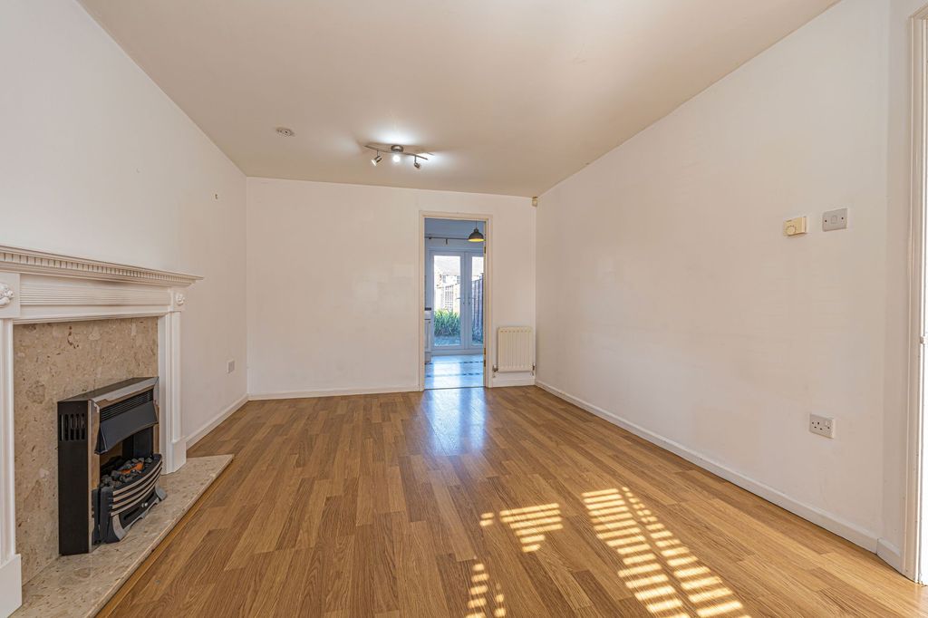 Property photo 3 of 23