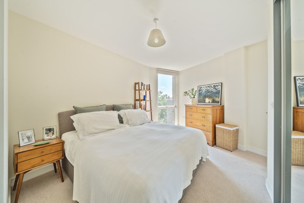 Property photo 2 of 20 Bedroom