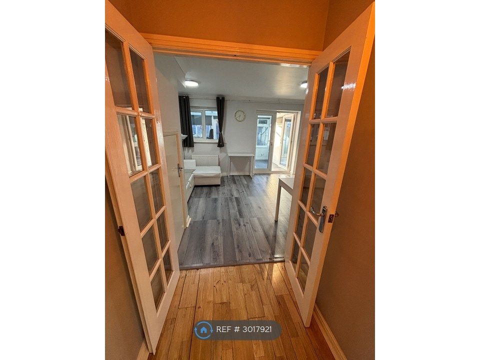 Property photo 2 of 20 Hallway To Living Room