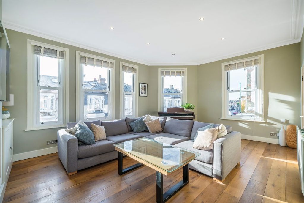 Property photo 2 of 9