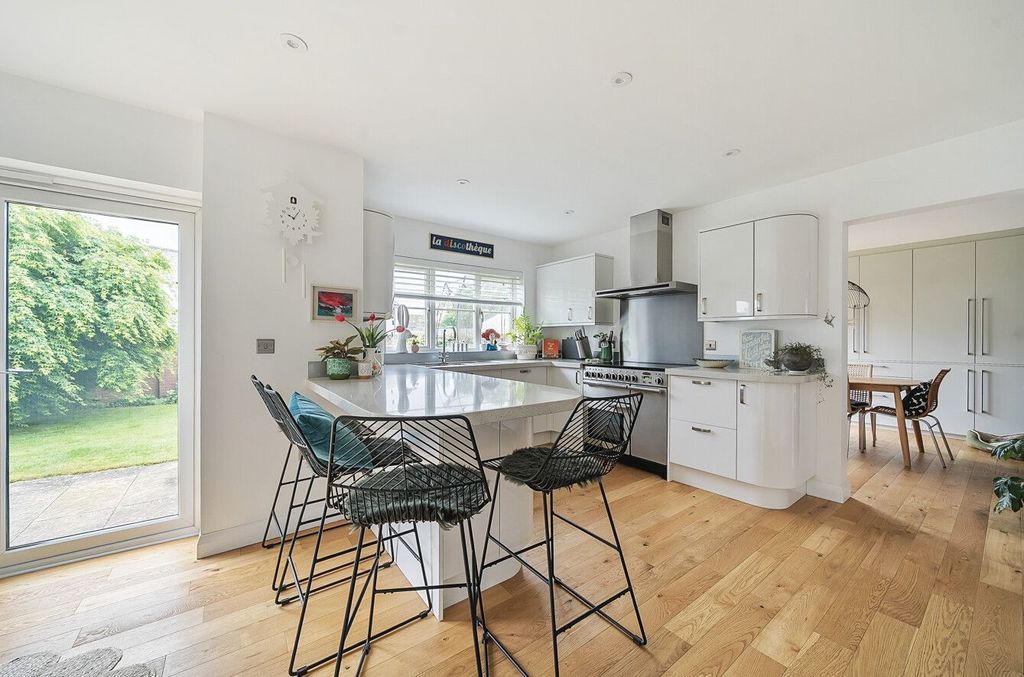 Property photo 2 of 23