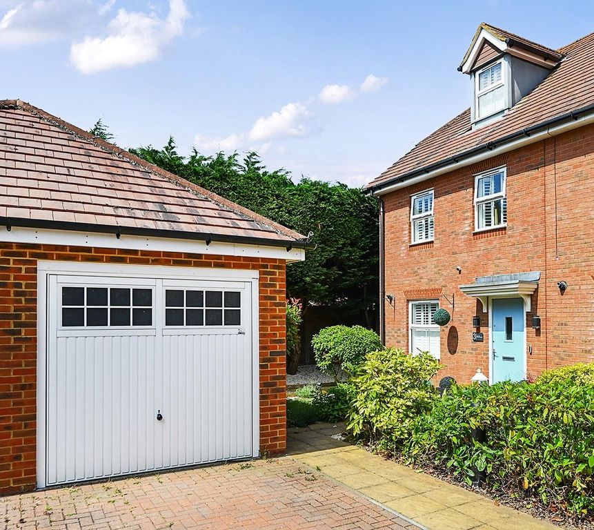 Property photo 1 of 15 3 Locks Yard Tn27 (1).Jpg