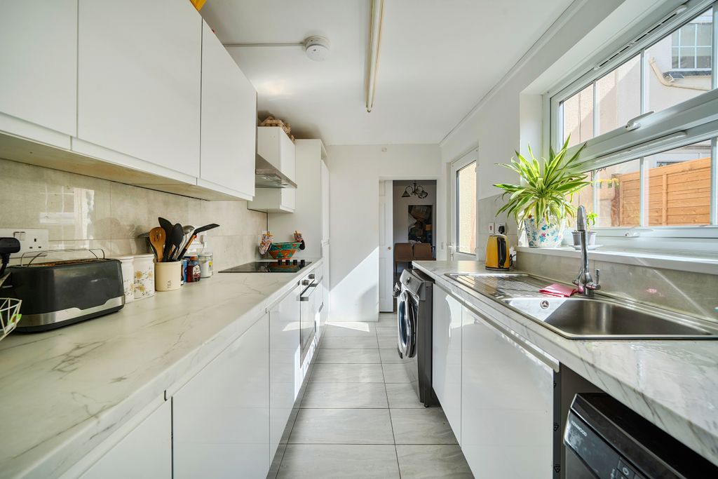Property photo 3 of 21 Kitchen