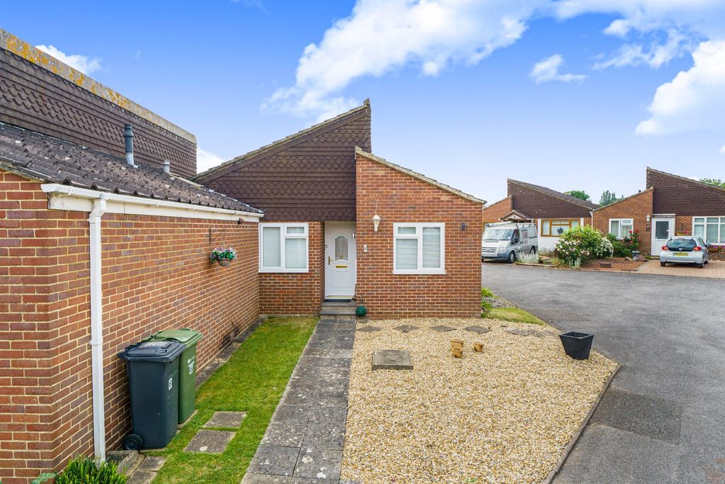 Property photo 1 of 18 Picture No. 02