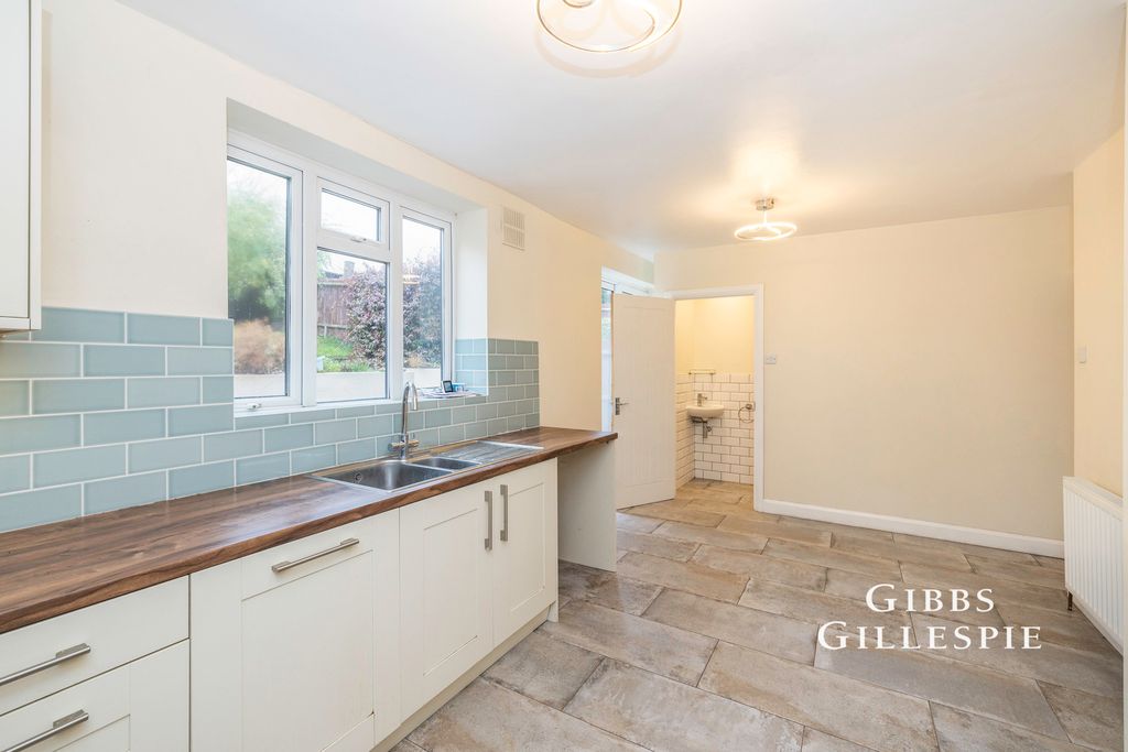 Property photo 2 of 10 Photo