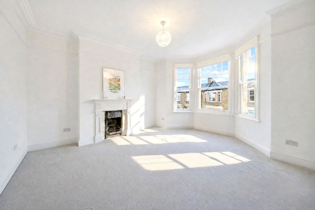 Property photo 2 of 10 Bedroom