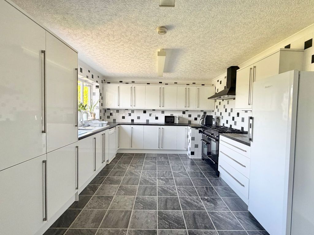 Property photo 2 of 38