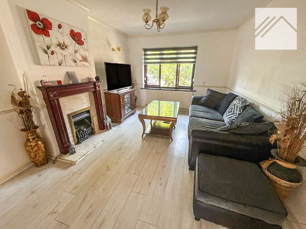Property photo 2 of 18