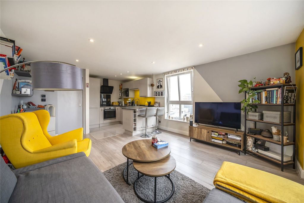 Property photo 2 of 18 Reception