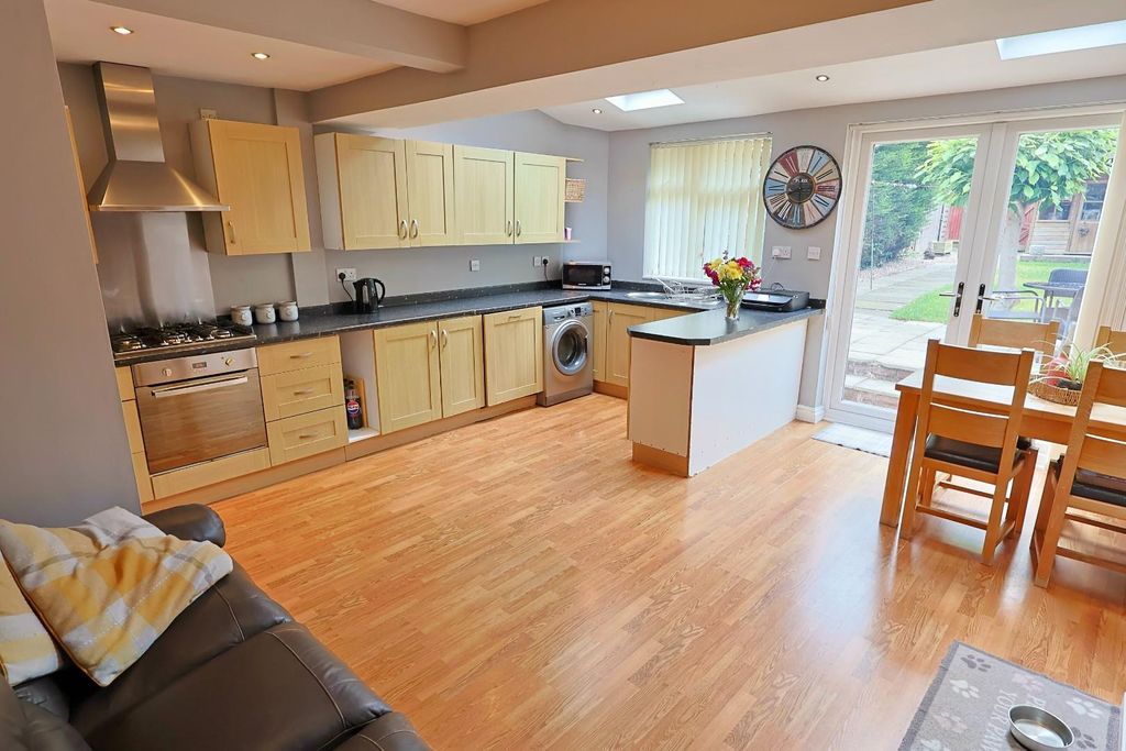 Property photo 3 of 18 Kitchen / Diner