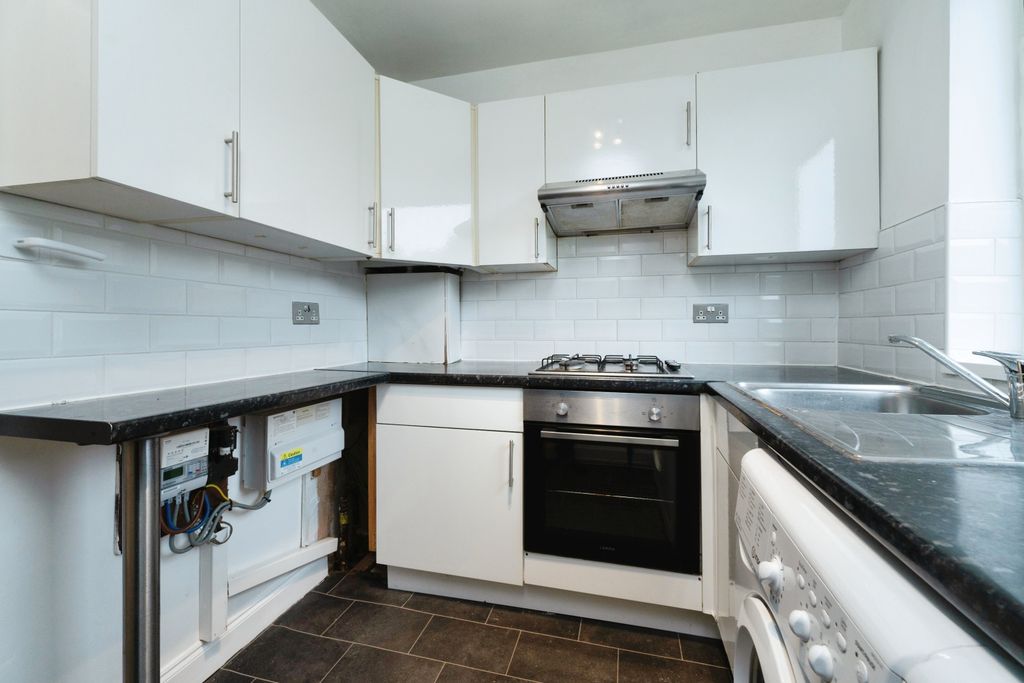 Property photo 3 of 16 Kitchen