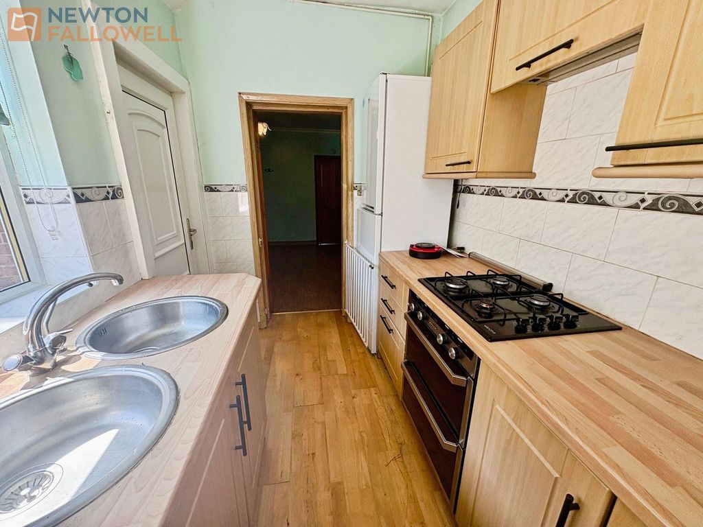 Property photo 2 of 32