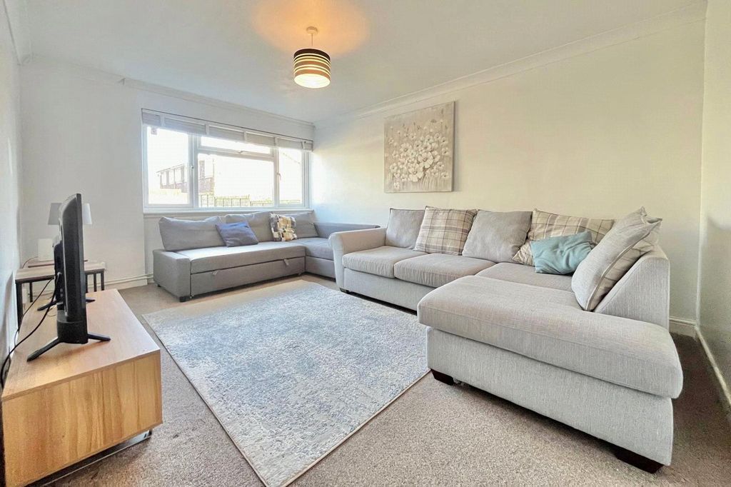 Property photo 2 of 16 Picture No. 12