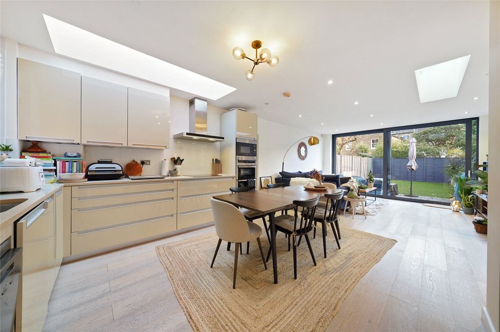 Property photo 1 of 28 Picture No. 23