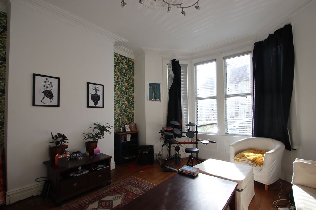 2 bed flat to rentDickenson Road BS23 photo 5