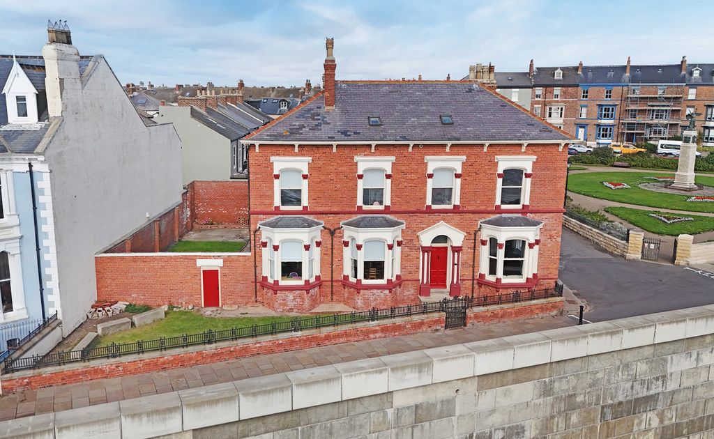 Property photo 1 of 50